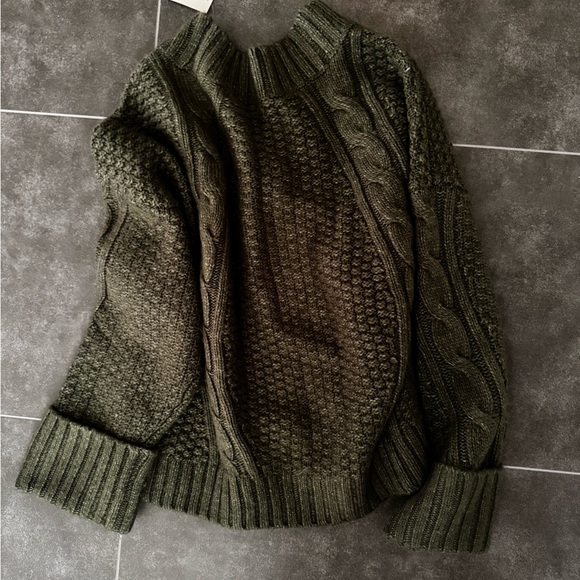 Abercrombie & Fitch Olive Green Cable Knit Button Cardigan - Picture 3 of 9